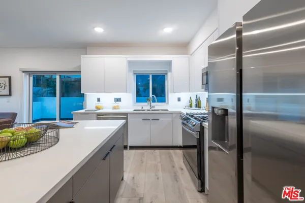 $6,000 | 846 North Alta Vista Boulevard, Unit 103, Los Angeles, CA 90046
