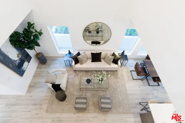 $6,000 | 846 North Alta Vista Boulevard, Unit 103, Los Angeles, CA 90046