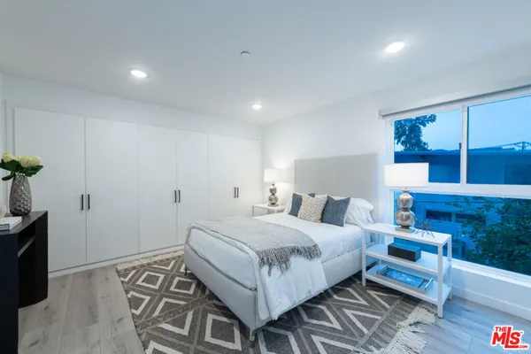 $6,000 | 846 North Alta Vista Boulevard, Unit 103, Los Angeles, CA 90046