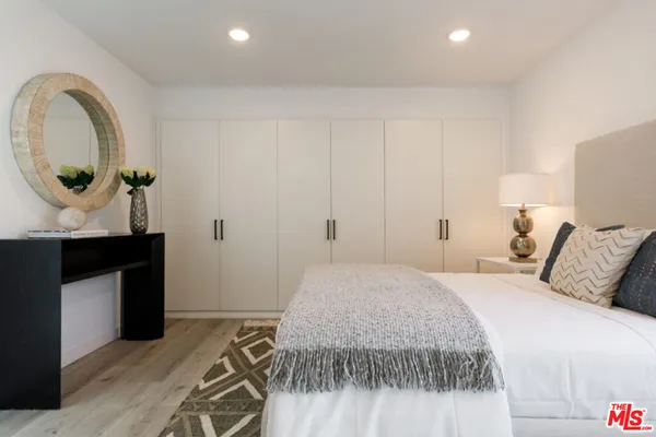 $6,000 | 846 North Alta Vista Boulevard, Unit 103, Los Angeles, CA 90046