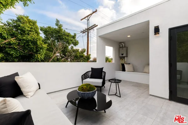 $6,000 | 846 North Alta Vista Boulevard, Unit 103, Los Angeles, CA 90046