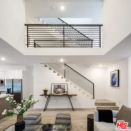 $6,000 | 846 North Alta Vista Boulevard, Unit 103, Los Angeles, CA 90046