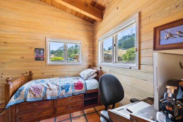 a close view of sink and tap