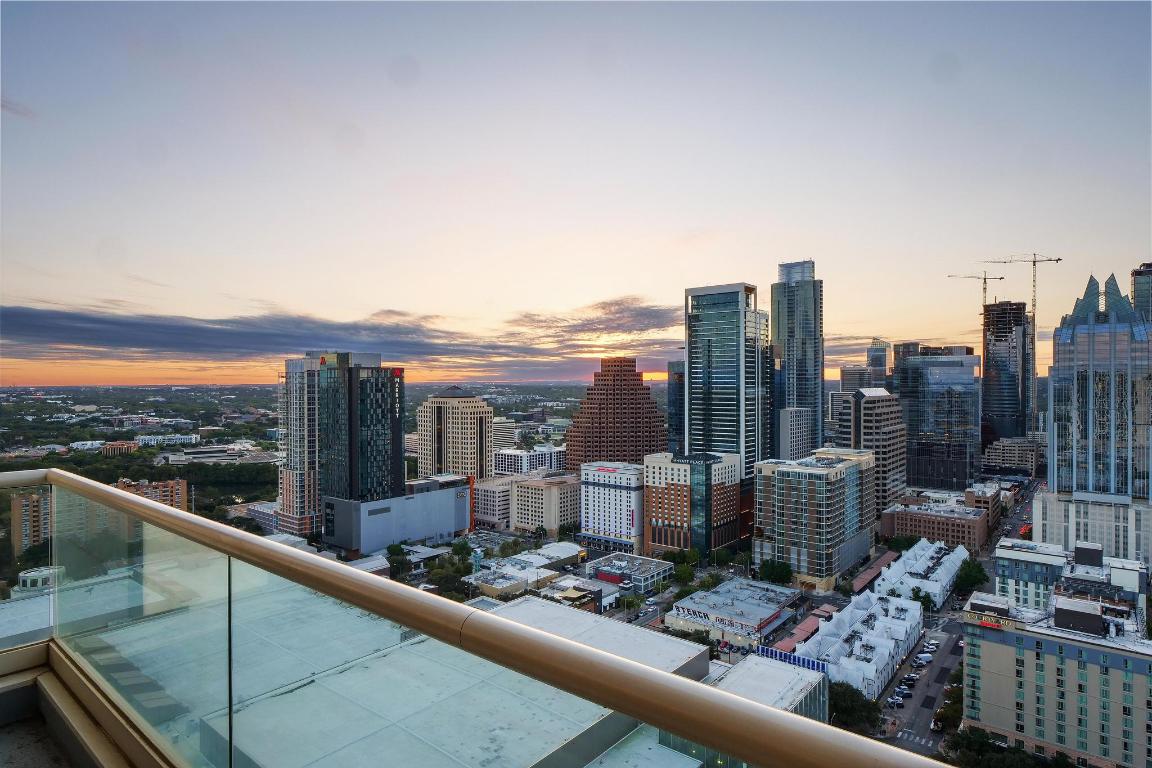 555 East 5th Street, Unit 3022 Austin, TX 78701 - Photo 36 of 40 a view of a balcony with city view