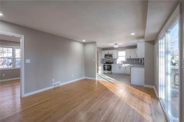 $300,000 | 18303 East 7th Street North, Independence, MO 64056