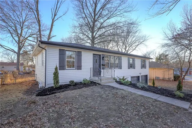 $300,000 | 18303 East 7th Street North, Independence, MO 64056