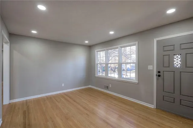 $300,000 | 18303 East 7th Street North, Independence, MO 64056