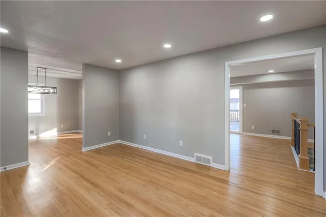 $300,000 | 18303 East 7th Street North, Independence, MO 64056