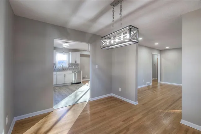 $300,000 | 18303 East 7th Street North, Independence, MO 64056