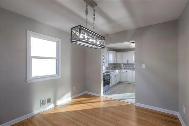 $300,000 | 18303 East 7th Street North, Independence, MO 64056