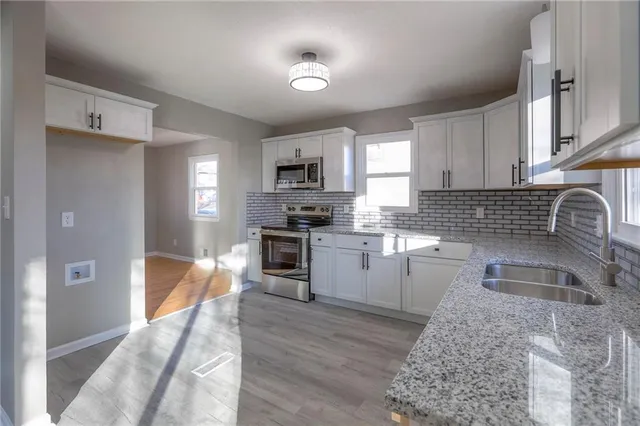 $300,000 | 18303 East 7th Street North, Independence, MO 64056