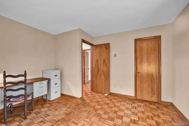 a view of livingroom with furniture