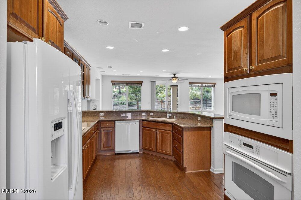 1715 Trail Creek Way Reno, NV 89523 - Photo 8 of 33 010_dsc00177_878