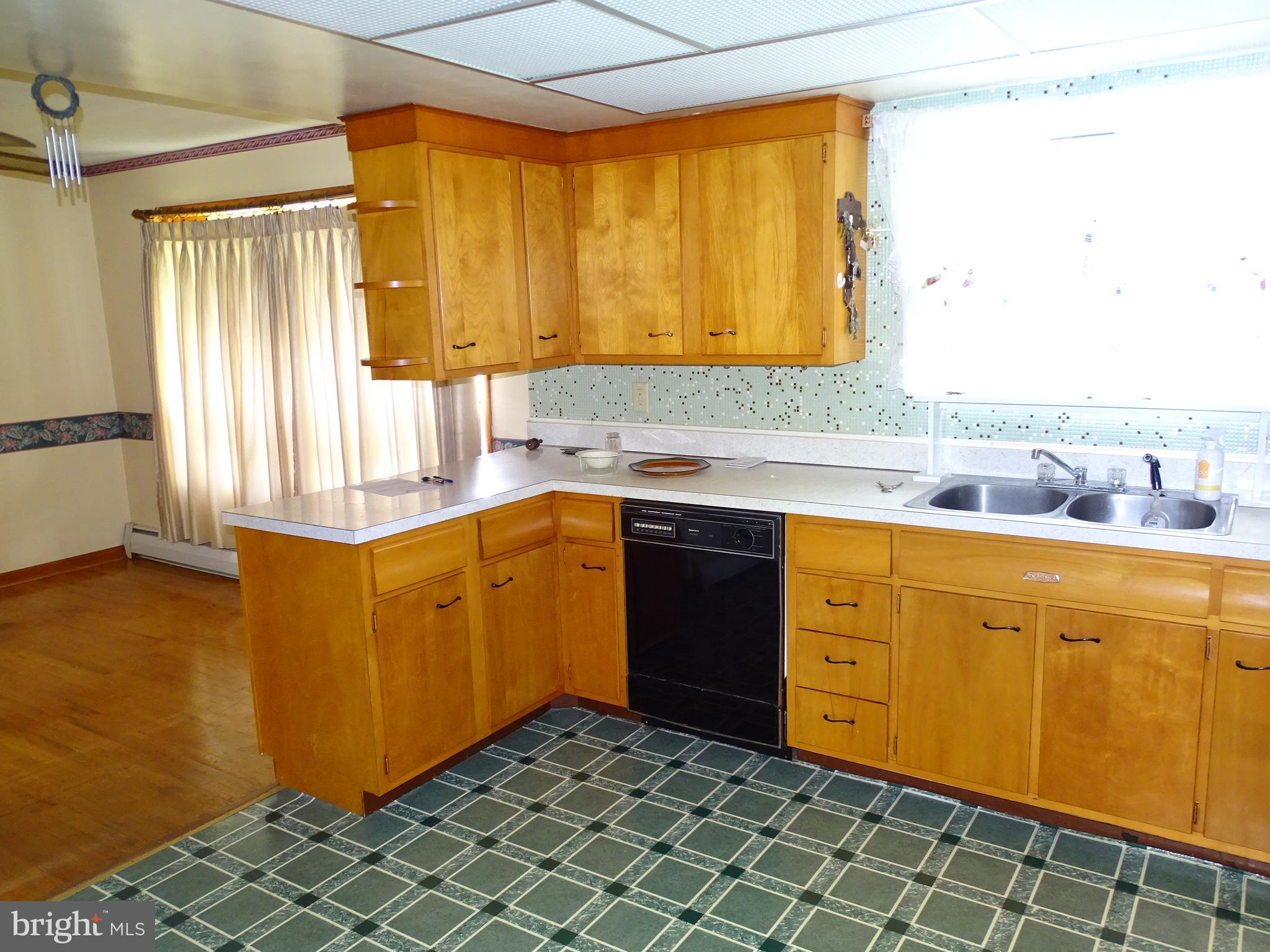 175 West Hanover Street Spring Grove, PA 17362 - Photo 14 of 42