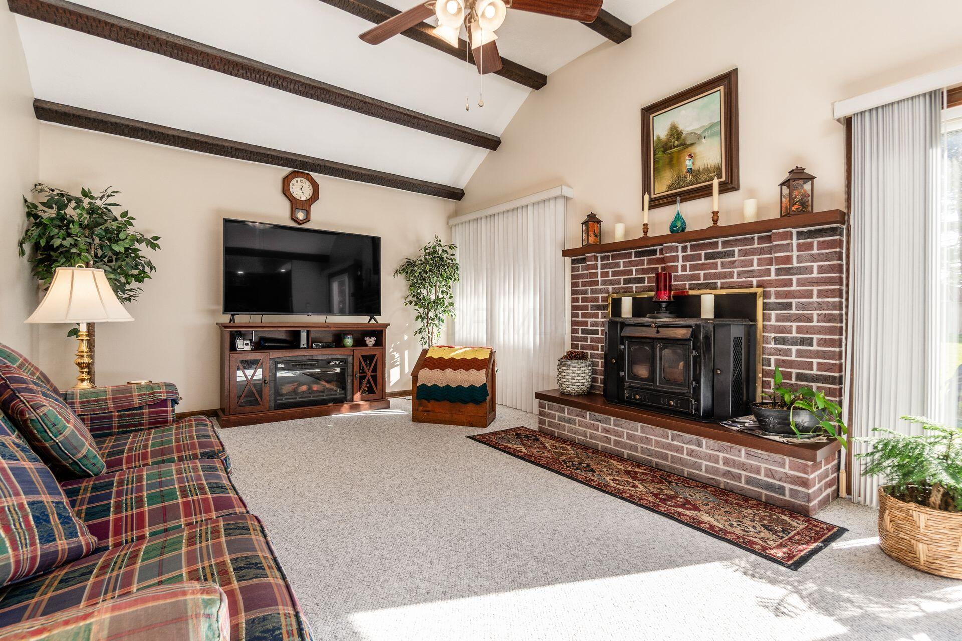 1200 Spring Valley Road London, OH 43140 - Photo 9 of 32 Family room