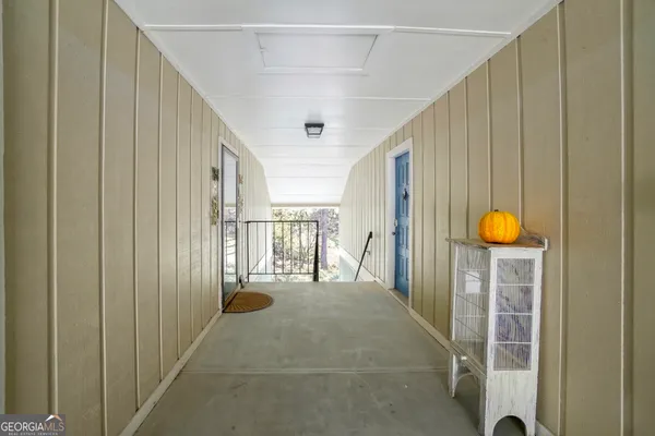 a view of entryway and hall