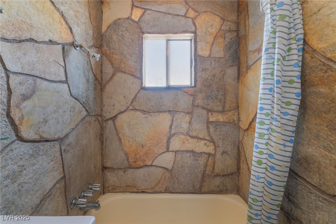 2532 North Arrowhead Street North Las Vegas, NV 89030 - Photo 11 of 29 Unit 2532- Shower/Tub