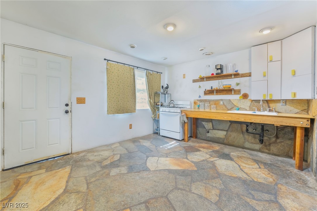 2532 North Arrowhead Street North Las Vegas, NV 89030 - Photo 7 of 29 Unit 2532