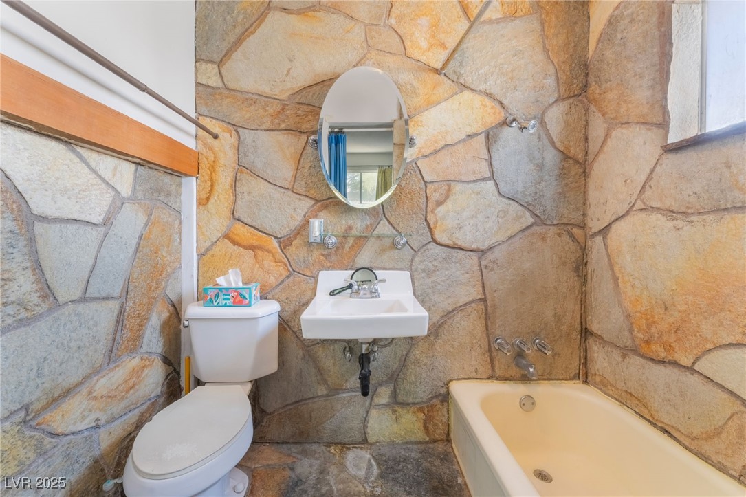 2532 North Arrowhead Street North Las Vegas, NV 89030 - Photo 10 of 29 Unit 2532- Bathroom