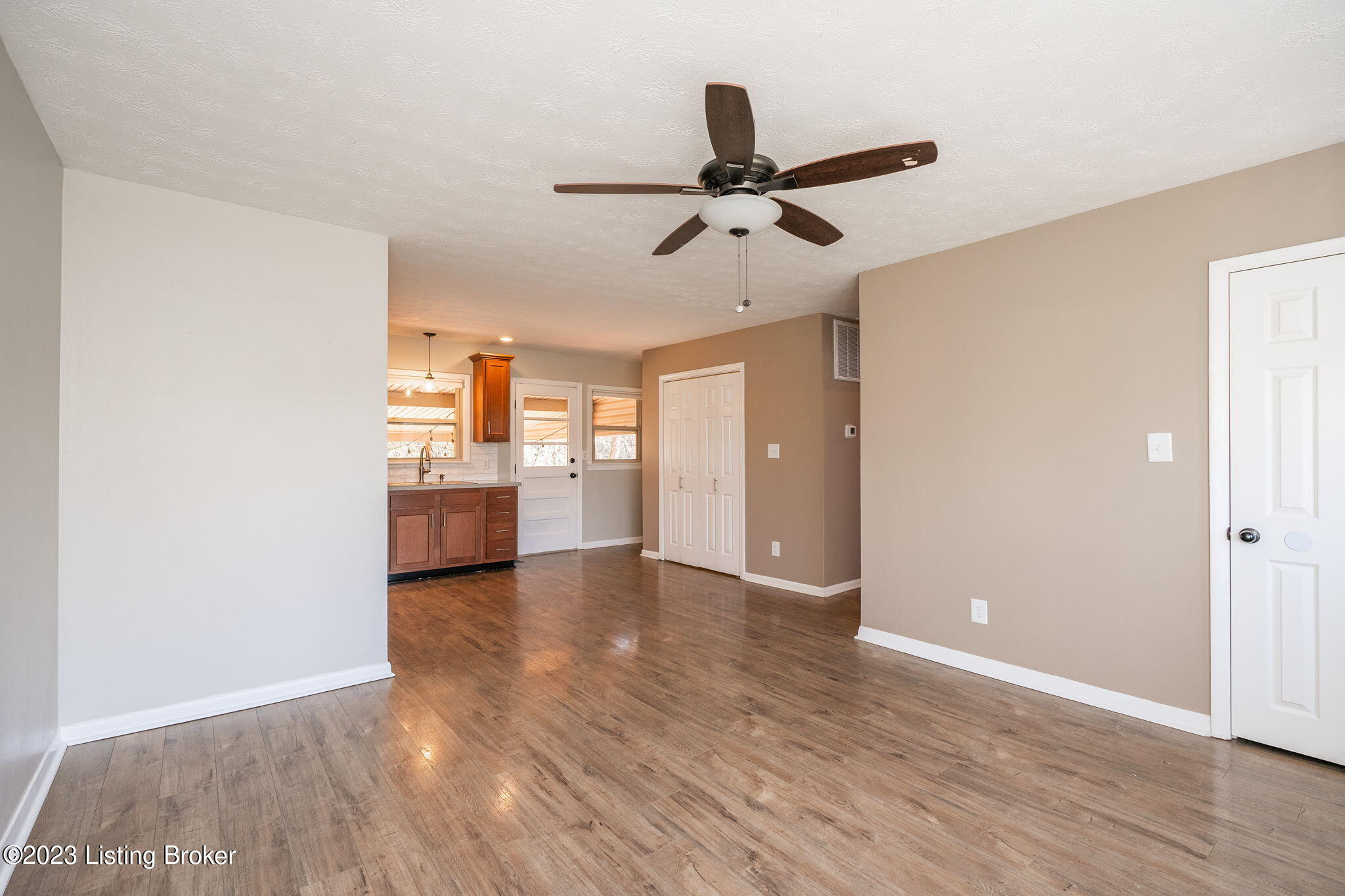 621 Edith Road Louisville, KY 40206 - Photo 13 of 35 621 Edith Rd-16