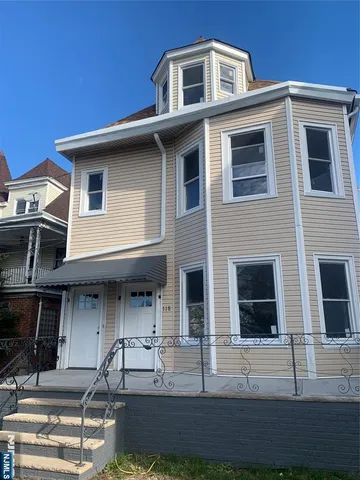 $1,995 | 120 Lexington Avenue, Unit 3, Passaic, NJ 07055