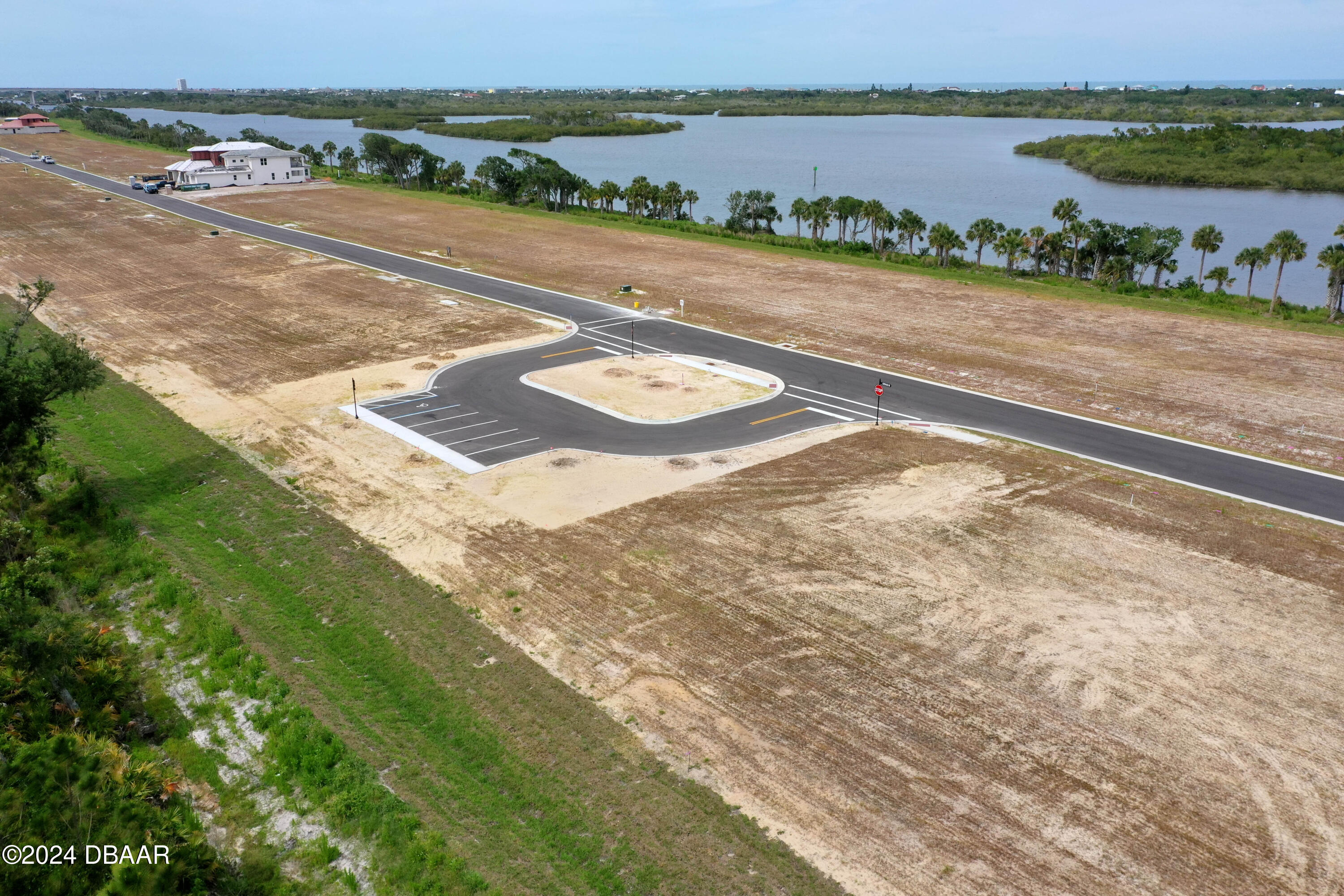 125 Coronado Road Flagler Beach, FL 32136 - Photo 16 of 46 an empty room with lake view