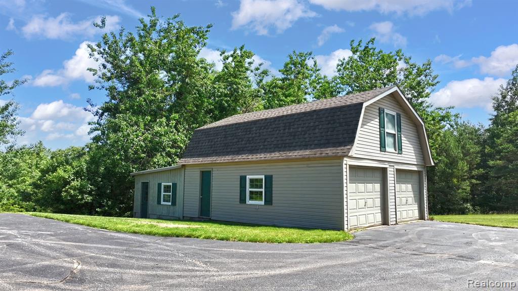5370 Whipple Lake Road Clarkston, MI 48348 - Photo 34 of 51
