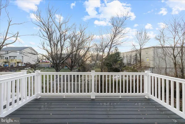 a view of deck and city view