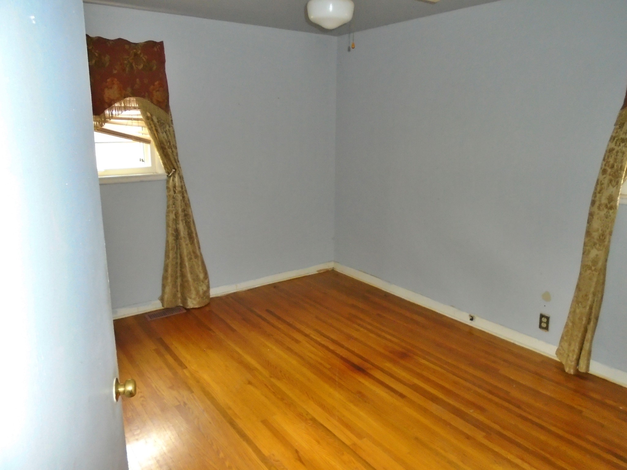 128 Kinneys School Road Springfield, TN 37172 - Photo 11 of 23 a view of empty room with wooden floor