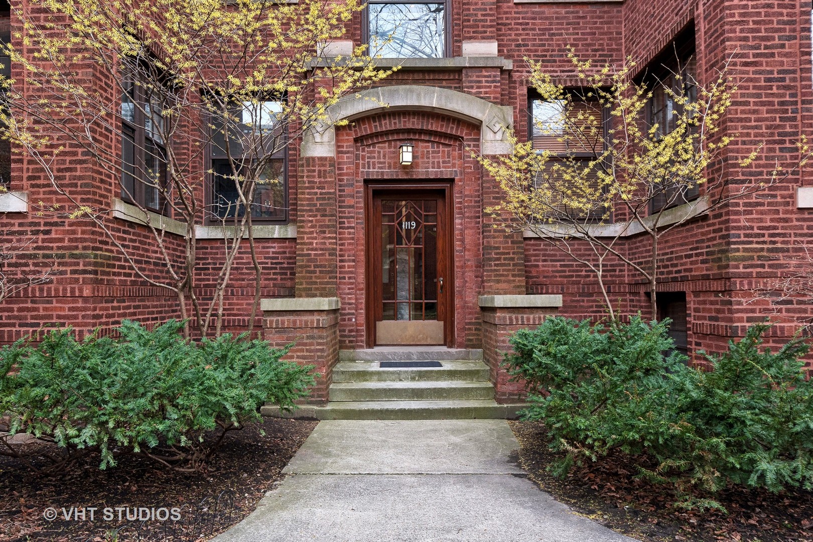 1119 Maple Avenue, Unit 2E Evanston, IL 60202 - Photo 2 of 12 a front view of a house with plants