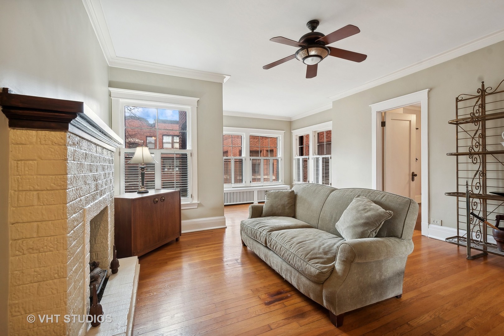 1119 Maple Avenue, Unit 2E Evanston, IL 60202 - Photo 3 of 12 a living room with furniture and a window