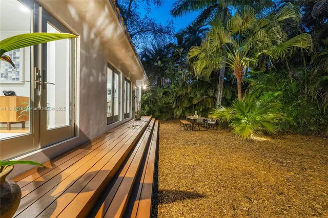 a view of a house with backyard and sitting area