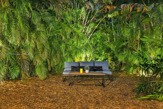 $1,275,000 | 811 Northeast 71st Street, Miami, FL 33138