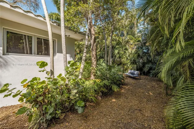 $1,275,000 | 811 Northeast 71st Street, Miami, FL 33138