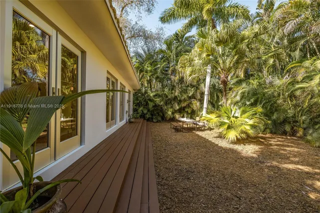 $1,275,000 | 811 Northeast 71st Street, Miami, FL 33138