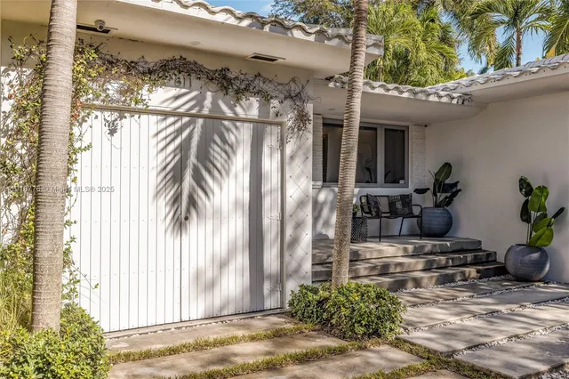 $1,275,000 | 811 Northeast 71st Street, Miami, FL 33138