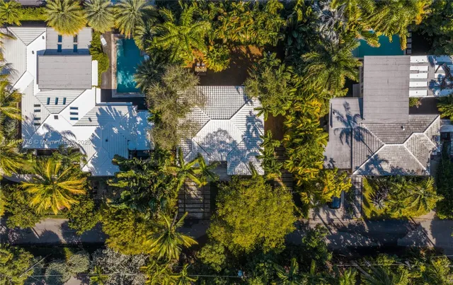 $1,275,000 | 811 Northeast 71st Street, Miami, FL 33138