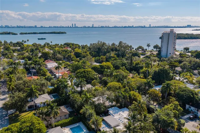 $1,275,000 | 811 Northeast 71st Street, Miami, FL 33138