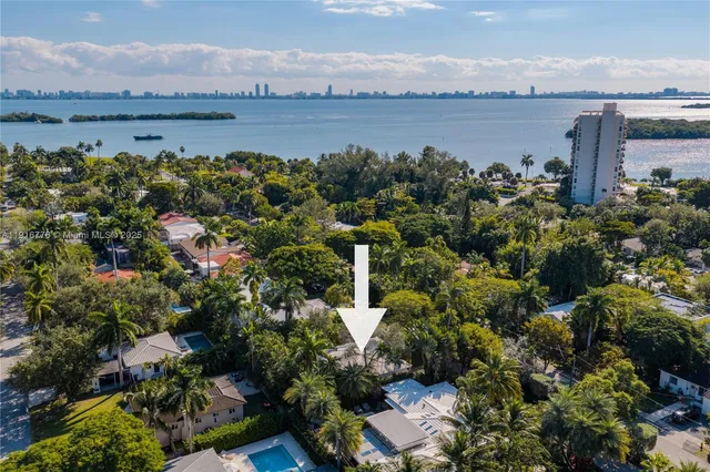 $1,275,000 | 811 Northeast 71st Street, Miami, FL 33138