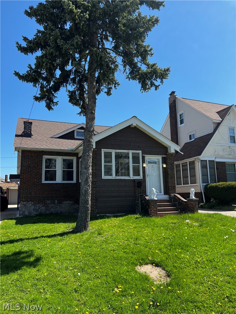 18301 Neff Road Cleveland, OH 44119 - Photo 1 of 33 Gallery Image 1