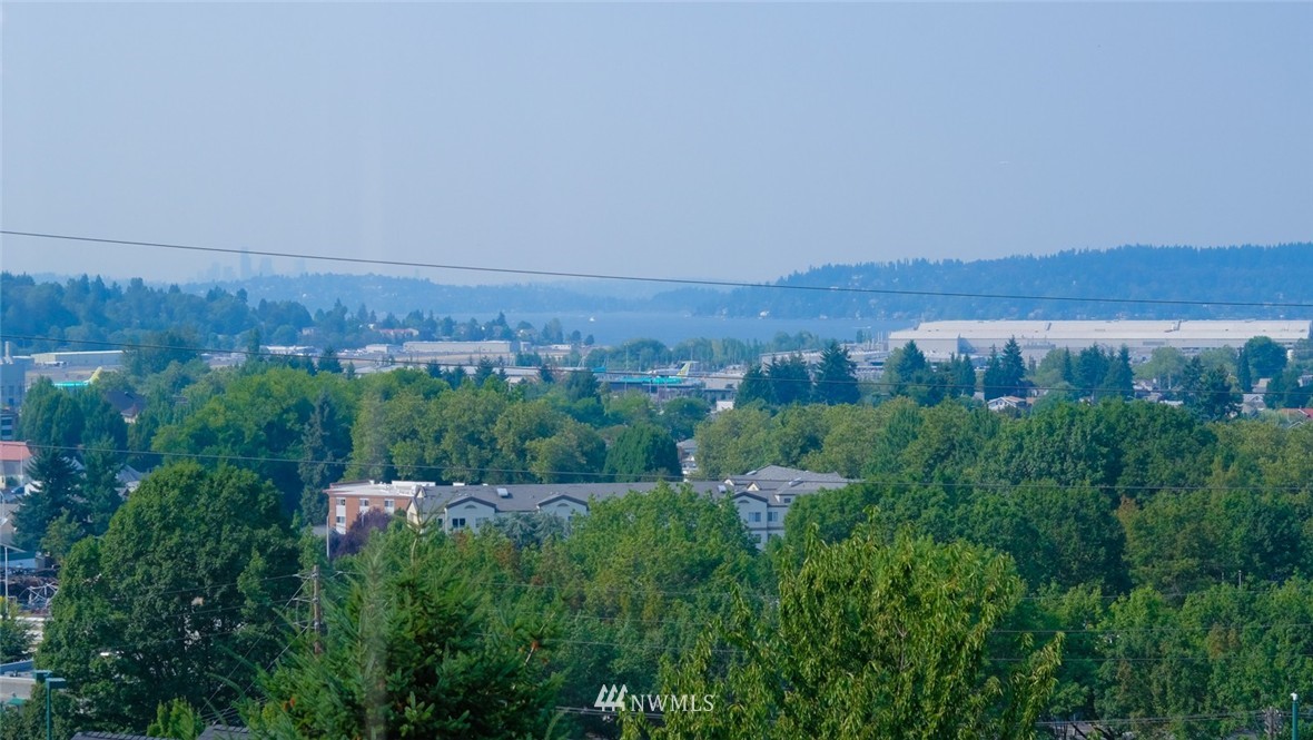 325 Renton Avenue South Renton, WA 98057 - Photo 4 of 25