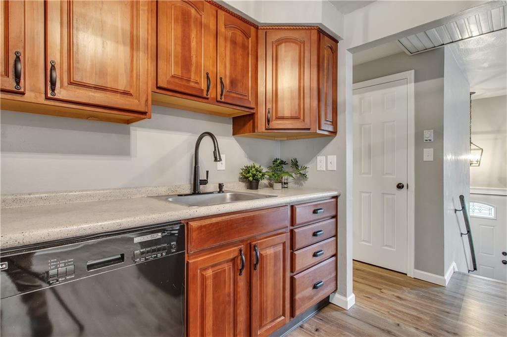 827 Blue Ridge Road Pittsburgh, PA 15239 - Photo 5 of 25 Gallery Image 5