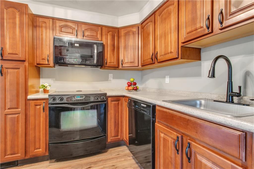 827 Blue Ridge Road Pittsburgh, PA 15239 - Photo 6 of 25 Gallery Image 6