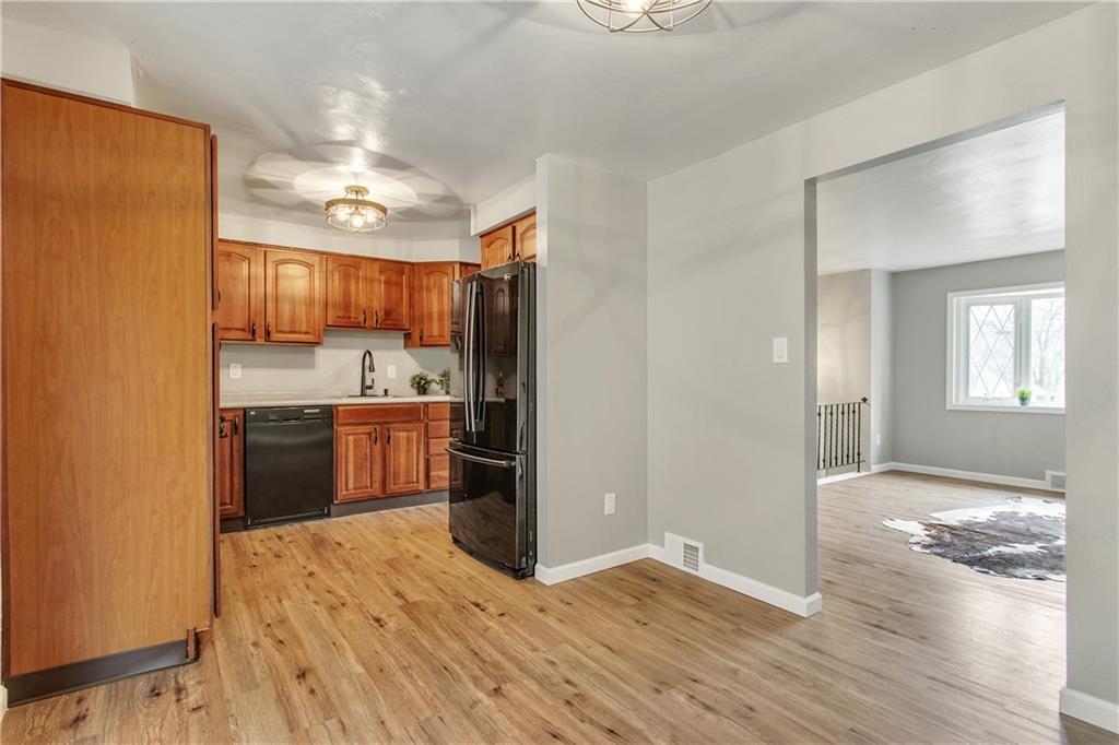 827 Blue Ridge Road Pittsburgh, PA 15239 - Photo 8 of 25 Gallery Image 8
