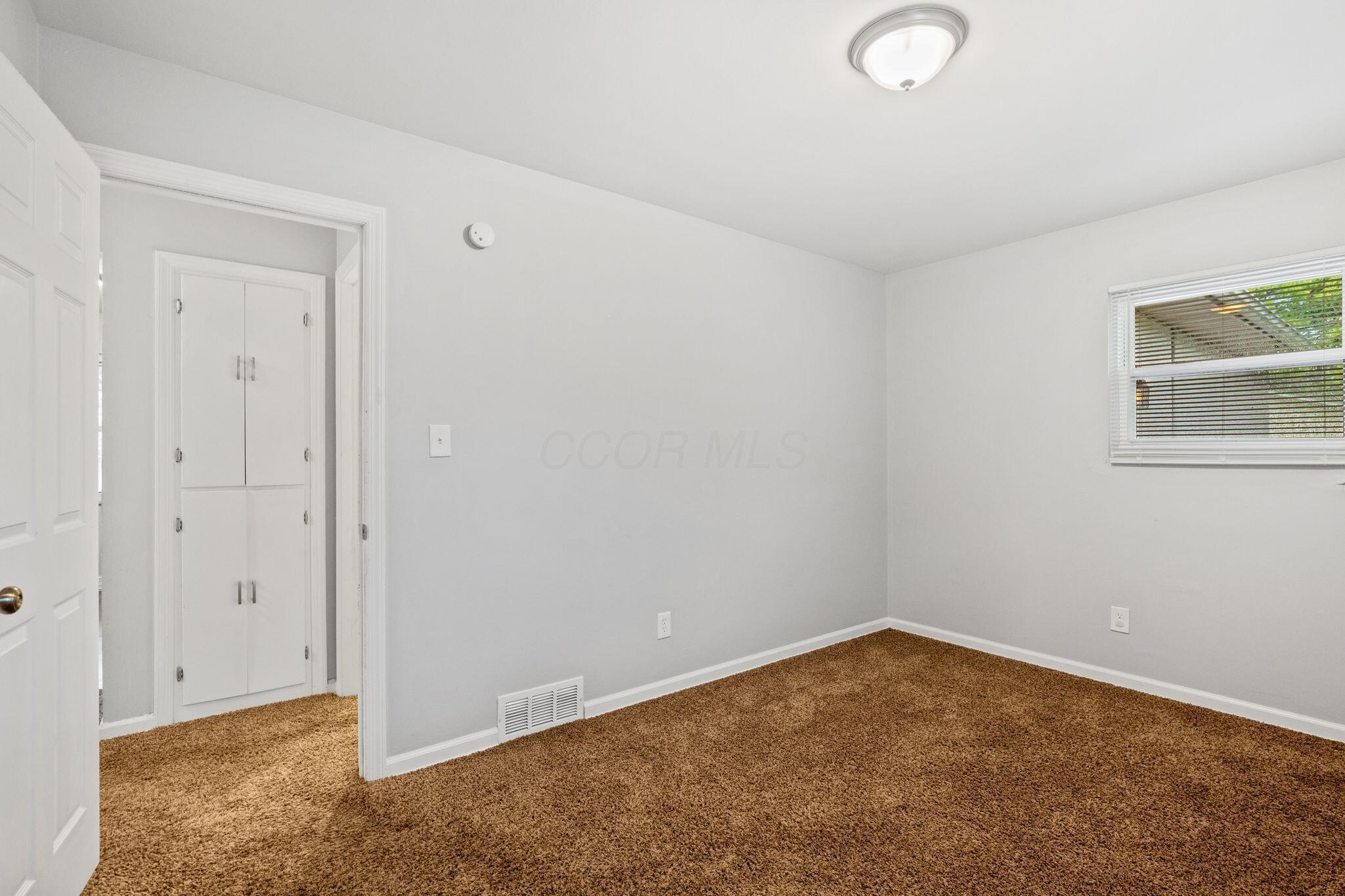 909 Hillery Road Columbus, OH 43229 - Photo 24 of 40 3rd Bedroom