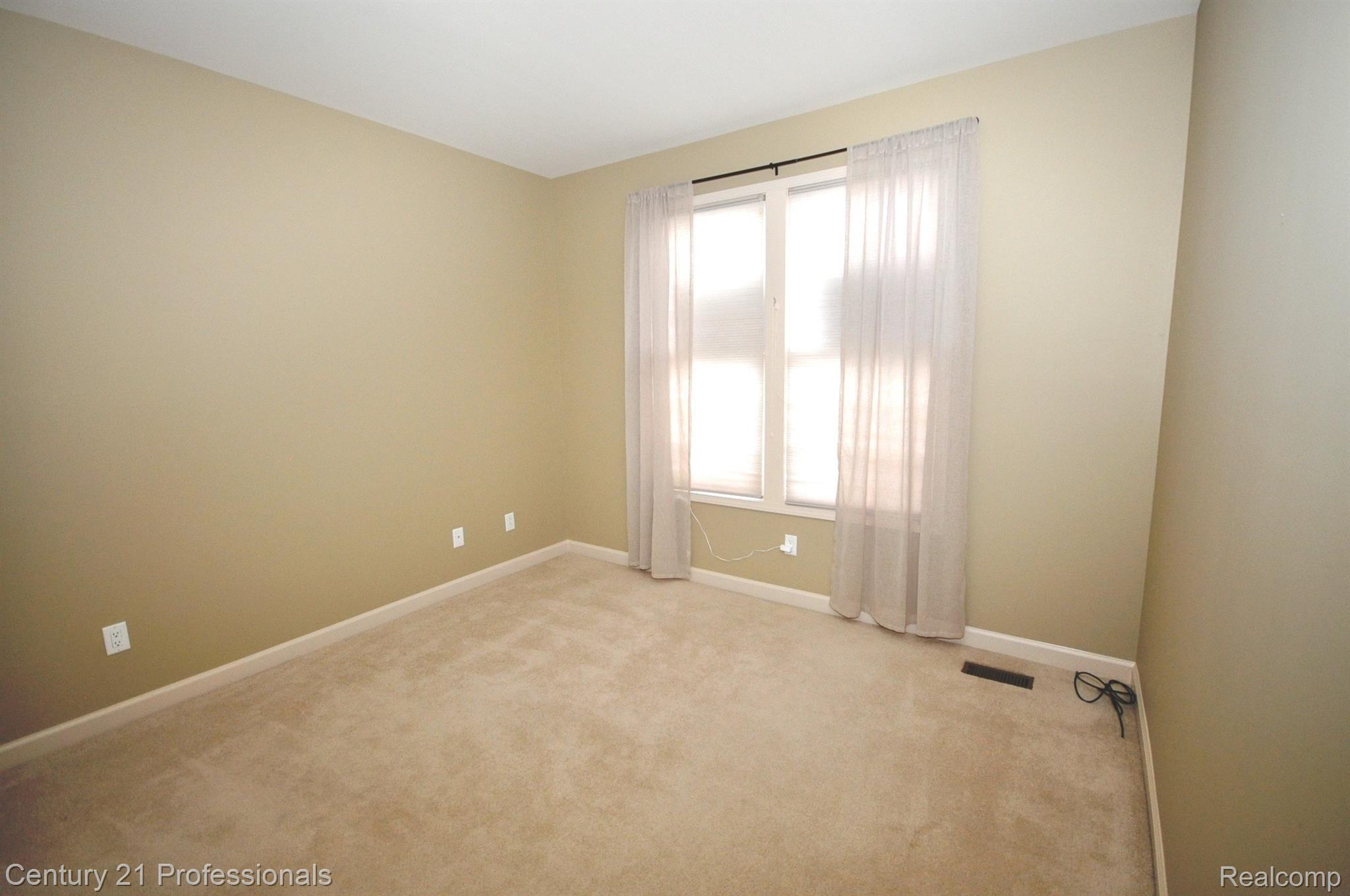 5074 Belmonte Drive Rochester, MI 48306 - Photo 13 of 29 13 Bedroom.JPG