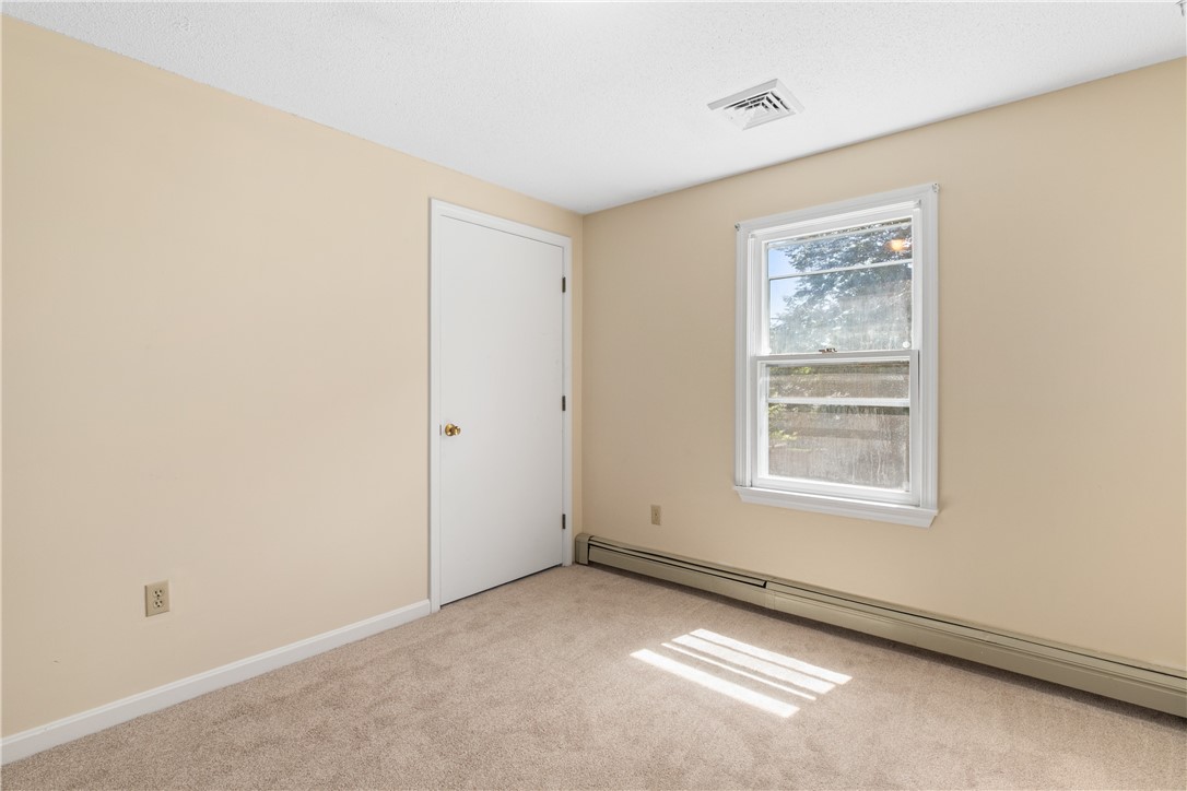 94 Ridgewood Road Middletown, RI 02842 - Photo 17 of 31