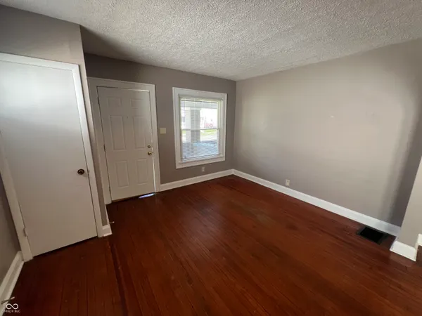 $775 | 896 North Gladstone Avenue, Indianapolis, IN 46201