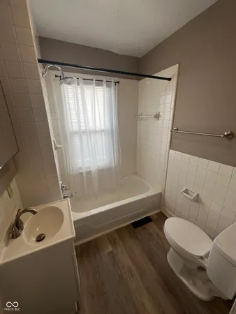 $775 | 896 North Gladstone Avenue, Indianapolis, IN 46201
