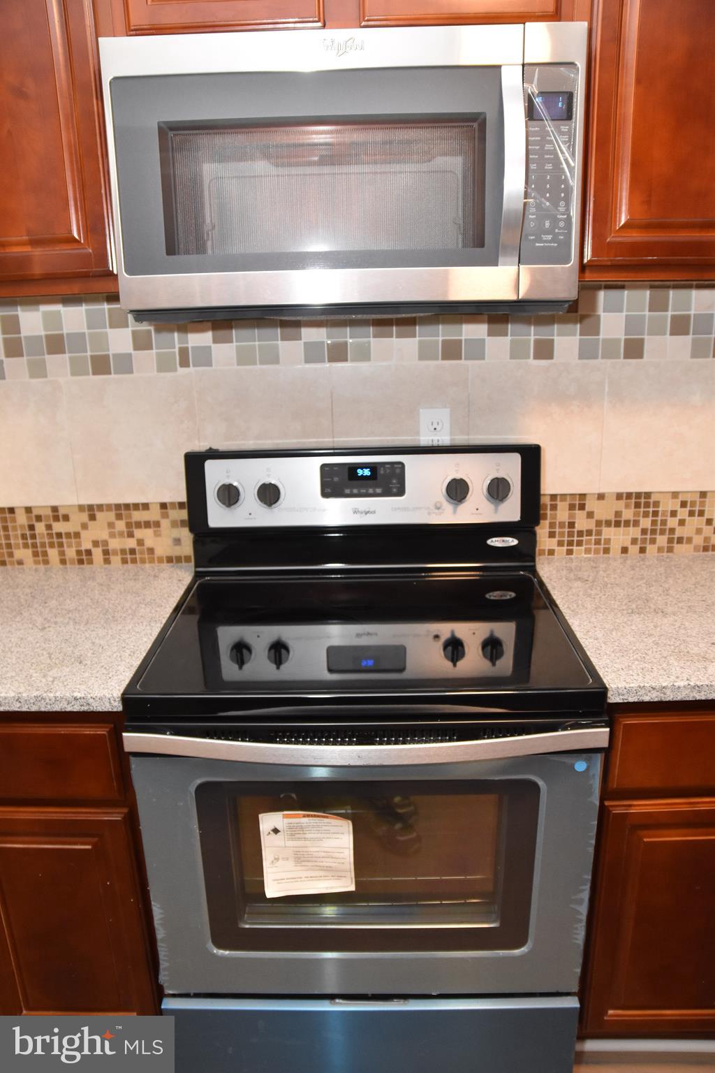 7701 Bender Road Hyattsville, MD 20785 - Photo 7 of 23 Oven and Microwave